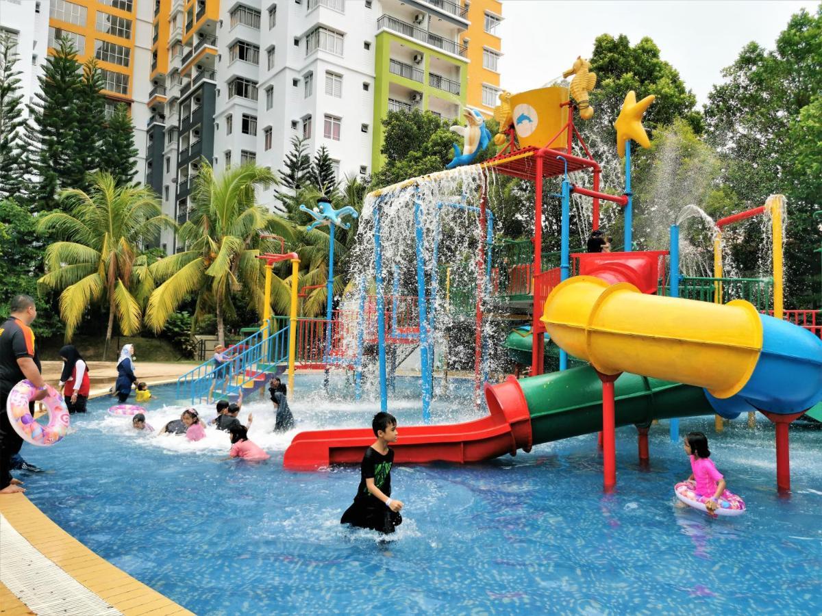 B - Lagoon Water Themepark Suite Melaka Town Zewnętrze zdjęcie
